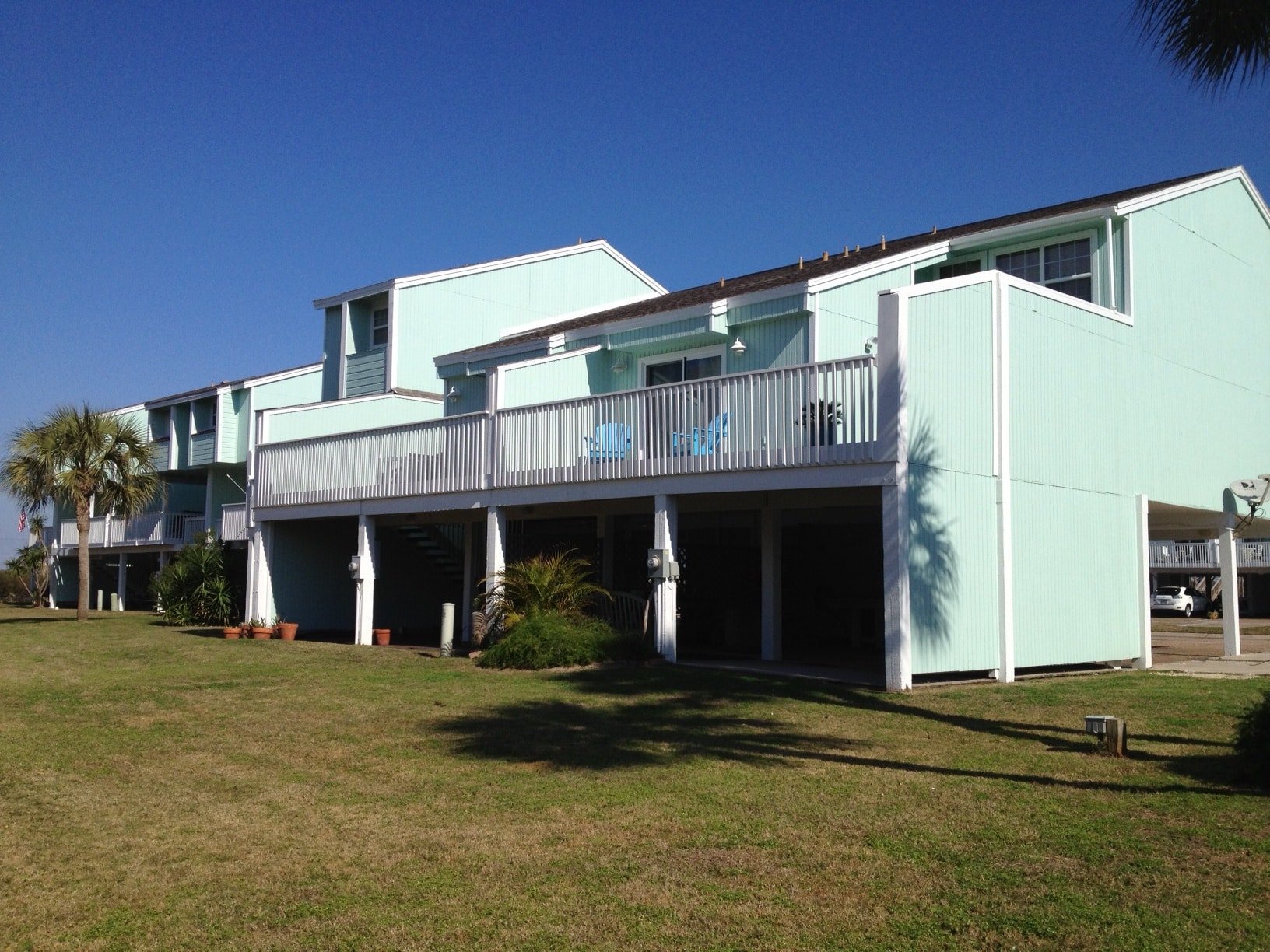 Pirates Landing condominiums pastel look