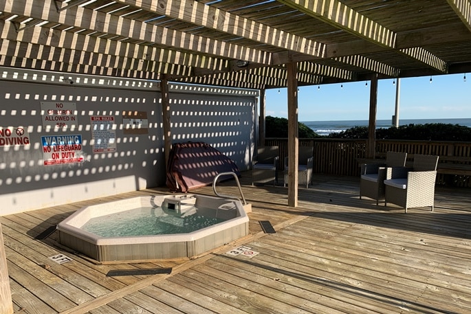 Captains Cove Resort Condominiums hot tub