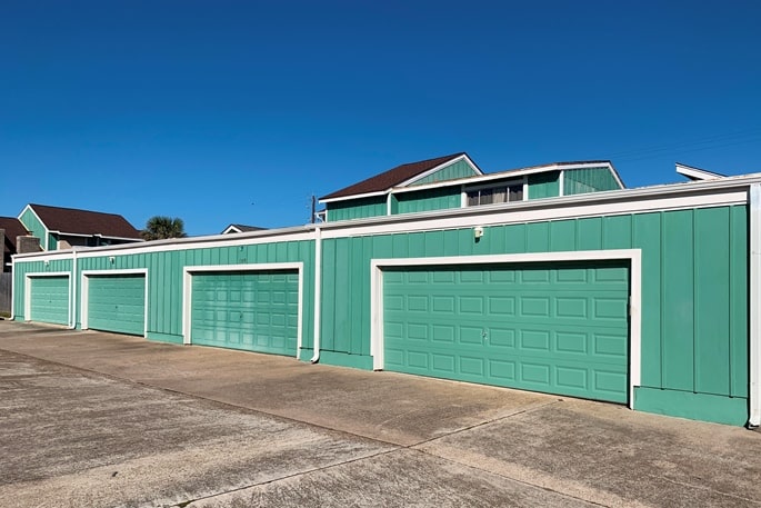 Caribbean Townhomes garages
