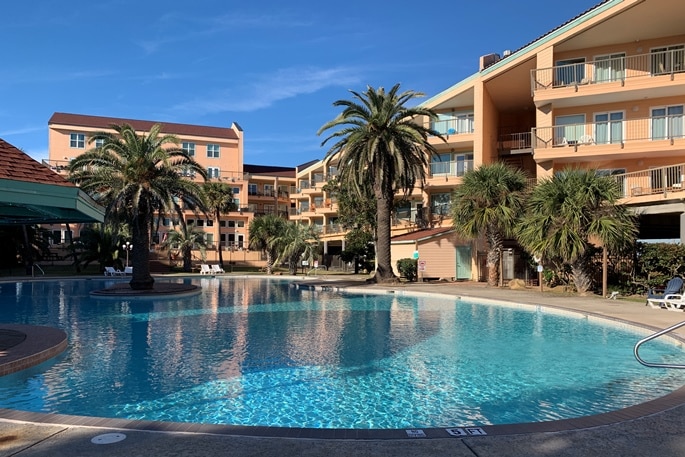 Maravilla Condominiums swimming pool