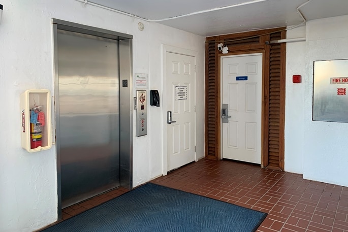 Riviera I Condominiums elevator