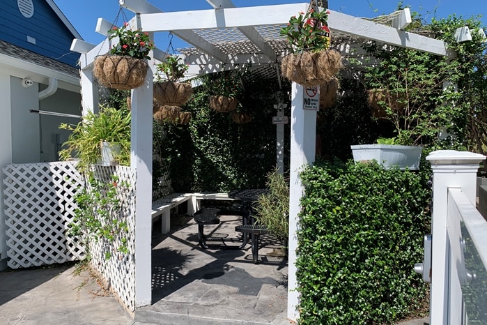 Photo of poolside gazebo at Palms At Cove View Condominiums