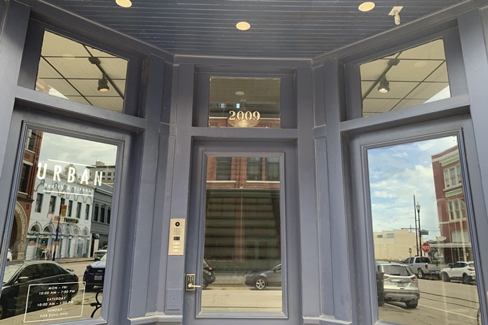 Photo of entrance to Robinson Building Lofts