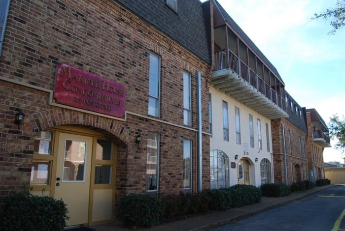 Photo of exterior of building at Mariner House Condominiums